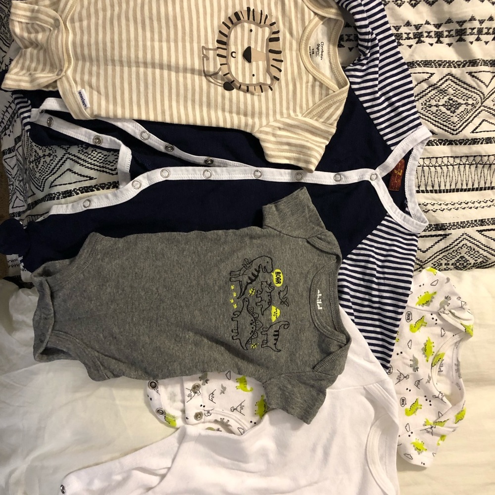 BUNDLE 30 pieces of clothing